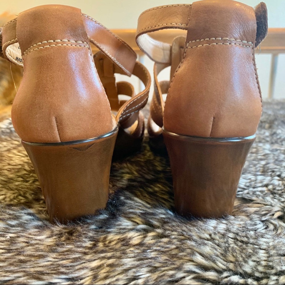 EARTH Lucinda Wedge Sandals - Picture 7 of 13